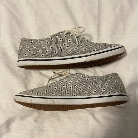 Lace up vans Daisy pattern - Picture 2 of 5
